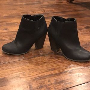Black boots- Fergalicious